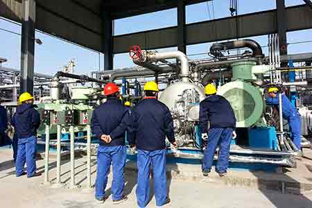 肯富來兩級串聯(lián)火炬氣回收液環(huán)壓縮機組在陜西延長石油集團使用現(xiàn)場